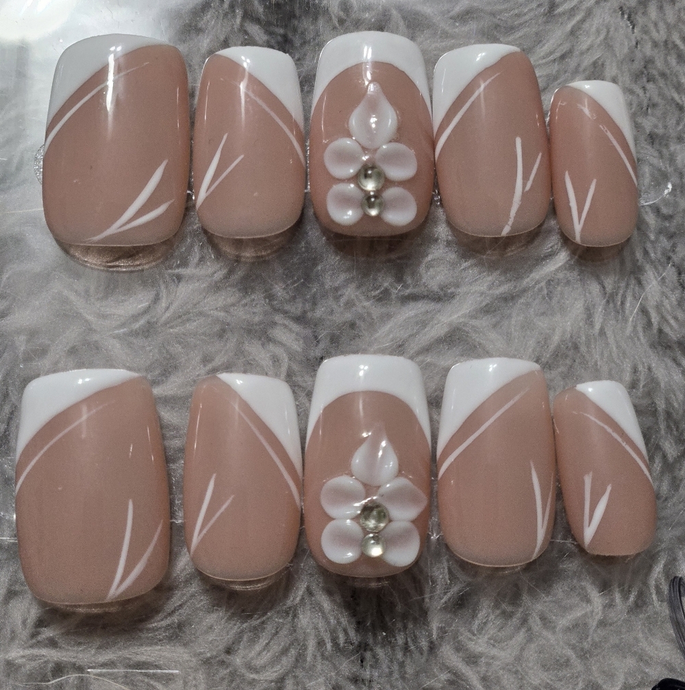 Nude Pink French Tip Press-On Nails with Floral Accent,short Length Square Shap